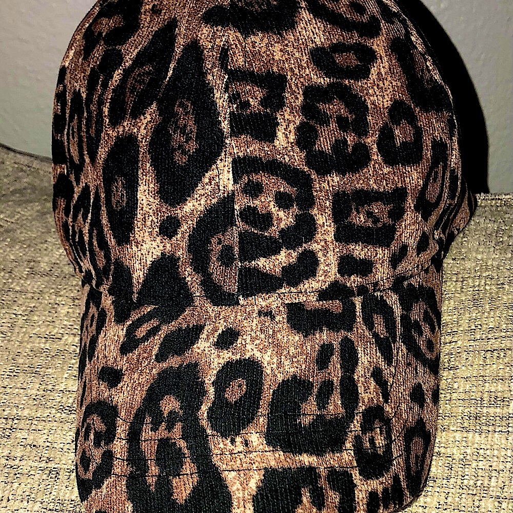 Women’s Fashion Hat… two- toned adjustable brand new